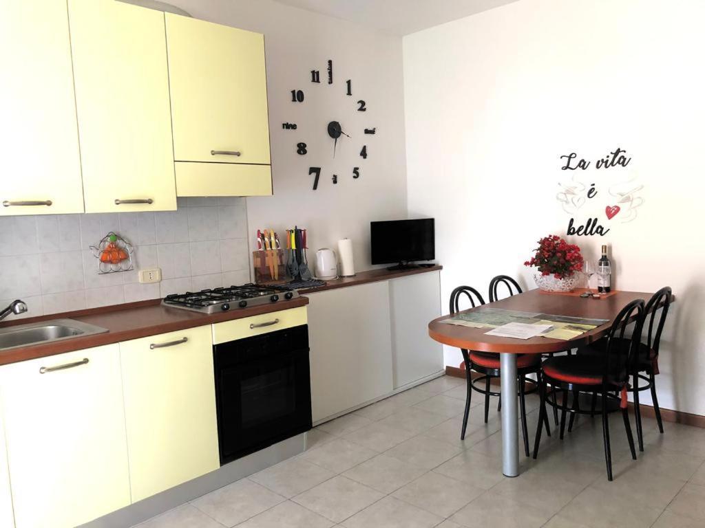 Ferienwohnung Irina'S House With View On Like And Swimming Pool Riva di Solto Exterior foto